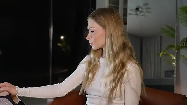 Snapshot of seeunexttime0 chatting on February 9, 3:11 am seeunexttime0 online show from February 9, 3:11 am