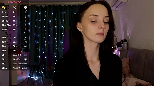 Snapshot of Silver_rains chatting on March 11, 12:11 am Silver rains online show from March 11, 12:11 am