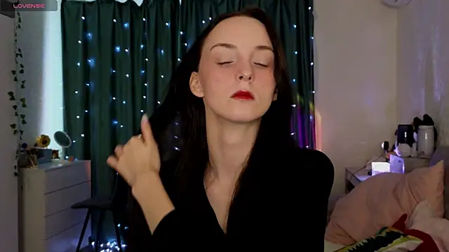 Snapshot of Silver_rains chatting on March 5, 12:44 pm Silver rains online show from March 5, 12:44 pm