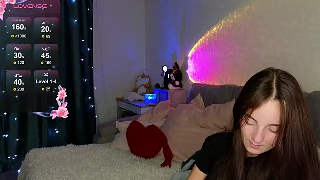 Snapshot of Silver_rains chatting on September 27, 8:59 pm Silver rains online show from September 27, 8:59 pm