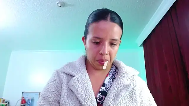 Snapshot of VALERY_MEER chatting on October 19, 12:35 am VALERY MEER online show from October 19, 12:35 am