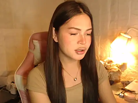 Ashely Lewis online show from December 18, 10:52 am