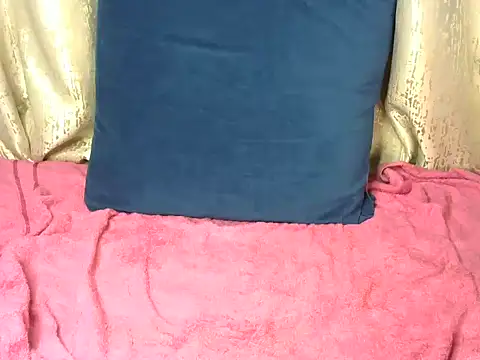Snapshot of queen_mendyz chatting on May 17, 8:20 pm queen mendyz online show from May 17, 8:20 pm