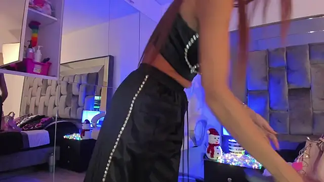 zinnia mosley online show from December 15, 11:27 am