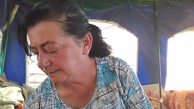 GypsiQueen2 online show from September 20, 7:02 am