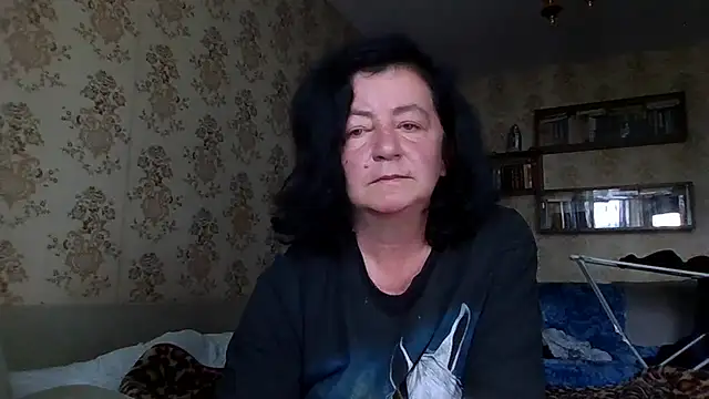 GypsiQueen2 online show from July 12, 6:25 am