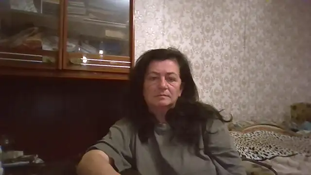 GypsiQueen2 online show from November 15, 4:00 pm