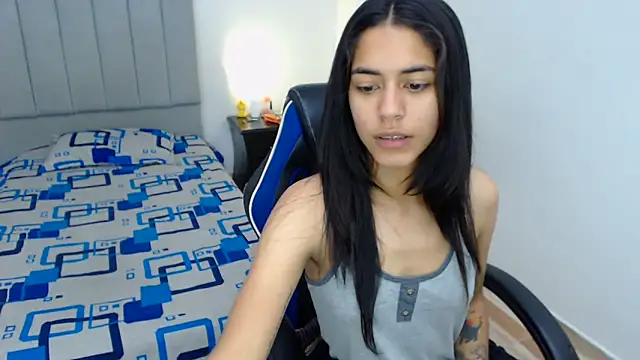 Snapshot of imSophia chatting on December 7, 11:45 am imSophia online show from December 7, 11:45 am