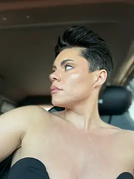 Snapshot of LukeLouHarvey chatting on March 2, 4:35 am LukeLouHarvey online show from March 2, 4:35 am