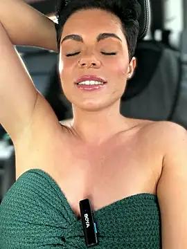 Snapshot of LukeLouHarvey chatting on January 11, 5:25 am LukeLouHarvey online show from January 11, 5:25 am