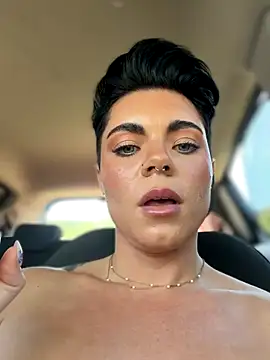 Snapshot of LukeLouHarvey chatting on December 22, 3:50 am LukeLouHarvey online show from December 22, 3:50 am