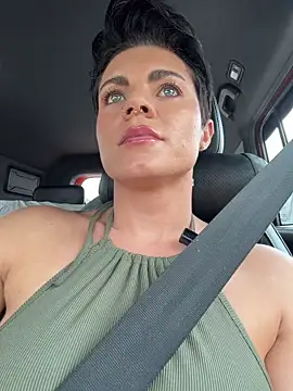 Snapshot of LukeLouHarvey chatting on February 24, 4:46 am LukeLouHarvey online show from February 24, 4:46 am