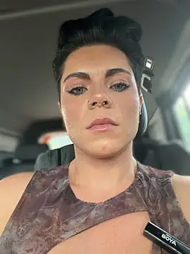 Snapshot of LukeLouHarvey chatting on January 13, 4:27 am LukeLouHarvey online show from January 13, 4:27 am