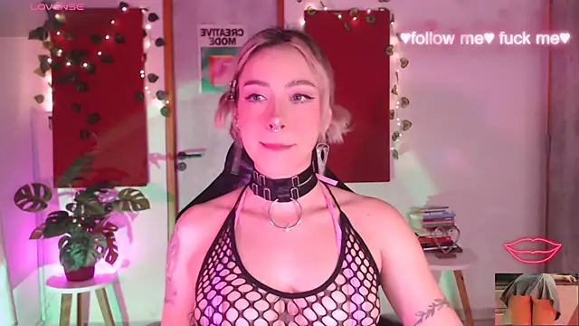 Snapshot of sakura_beauty chatting on December 15, 3:01 am sakura beauty online show from December 15, 3:01 am