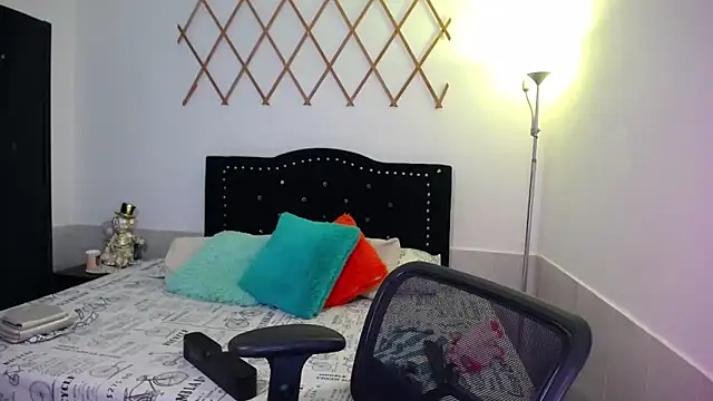 naughty girl 4u online show from October 2, 8:34 pm