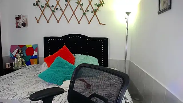 naughty girl 4u online show from April 4, 9:21 pm