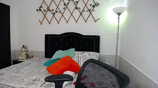 naughty girl 4u online show from February 12, 7:57 pm