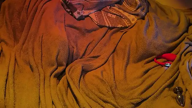 shyguy728683 online show from April 22, 6:14 pm