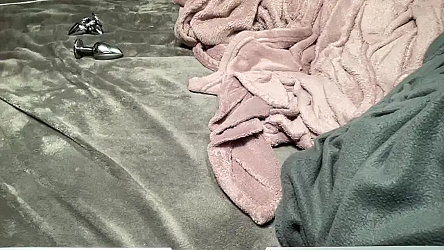 shyguy728683 online show from September 15, 11:38 pm