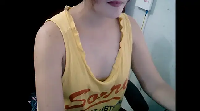 Snapshot of makemefallin chatting on January 21, 1:32 pm makemefallin online show from January 21, 1:32 pm