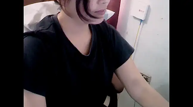 Snapshot of makemefallin chatting on January 30, 2:38 am makemefallin online show from January 30, 2:38 am