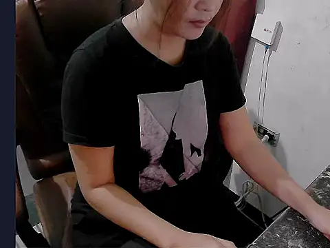 Snapshot of makemefallin chatting on October 3, 1:45 pm makemefallin online show from October 3, 1:45 pm