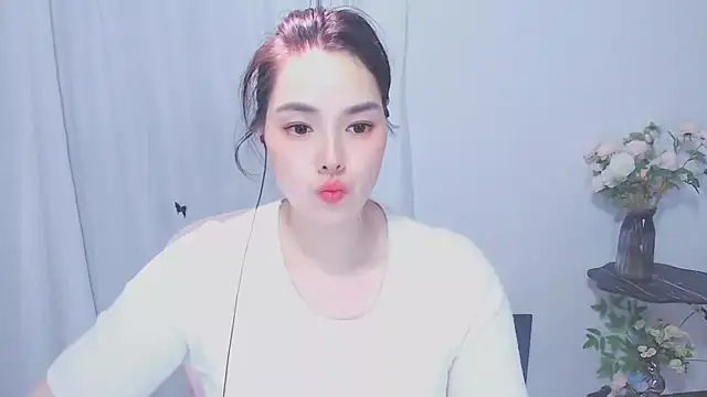 SHY- -girl online show from May 15, 5:27 am