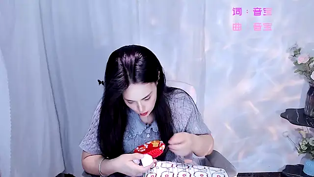 Snapshot of SHY-_-girl chatting on June 10, 2:35 am SHY- -girl online show from June 10, 2:35 am