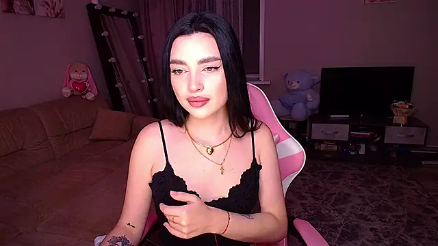 Snapshot of __Malika__ chatting on October 2, 3:04 pm Malika online show from October 2, 3:04 pm