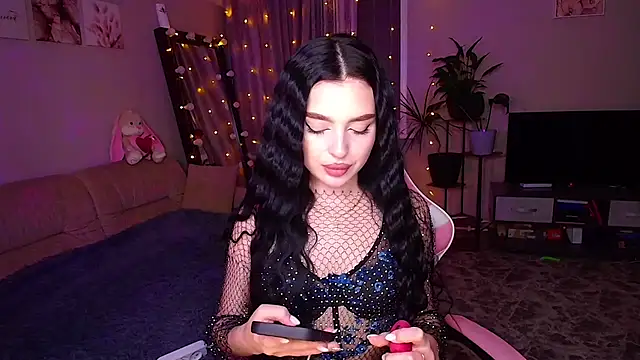   Malika   online show from November 27, 3:23 pm