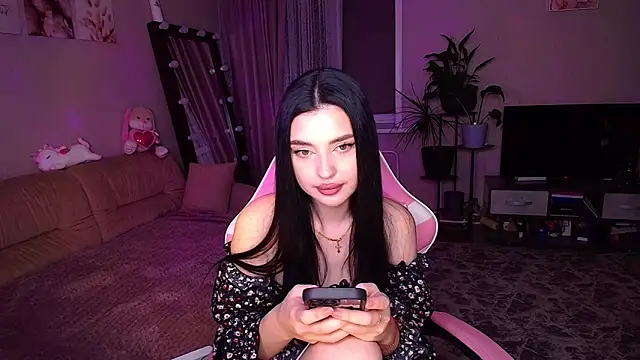   Malika   online show from November 9, 3:16 pm