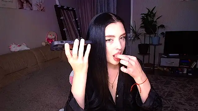   Malika   online show from October 31, 3:30 pm