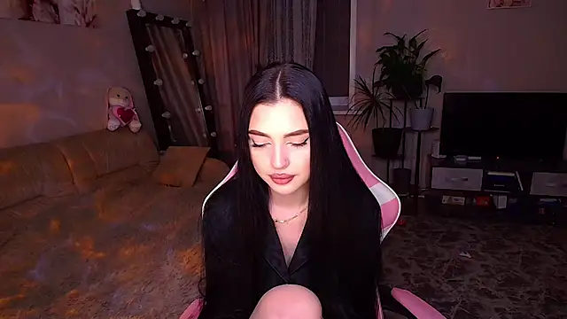   Malika   online show from December 19, 5:15 pm