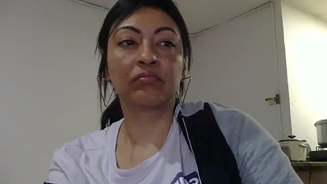 Snapshot of ErikaRika chatting on February 27, 2:35 am ErikaRika online show from February 27, 2:35 am