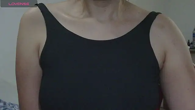 Snapshot of ErikaRika chatting on February 23, 11:04 pm ErikaRika online show from February 23, 11:04 pm