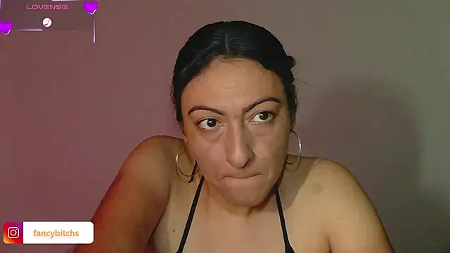 Snapshot of ErikaRika chatting on December 15, 1:02 am ErikaRika online show from December 15, 1:02 am