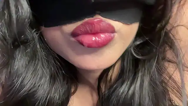 Hottie ishuu online show from April 3, 7:42 pm