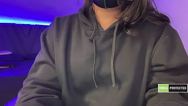 Hottie ishuu online show from November 16, 5:50 pm