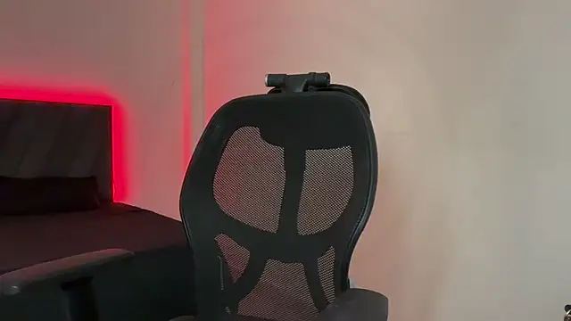 Hottie ishuu online show from March 11, 6:57 pm