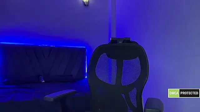 Hottie ishuu online show from October 21, 6:51 pm