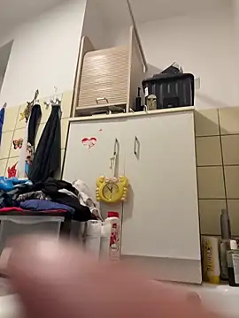 Snapshot of David19932908 chatting on December 16, 7:51 pm David19932908 online show from December 16, 7:51 pm