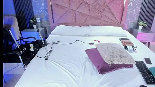 Amanda-Cruz online show from March 21, 12:45 am