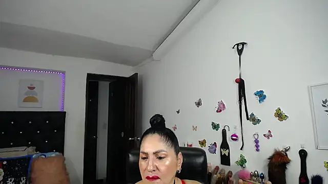 Snapshot of mature_bigboobs10 chatting on November 2, 3:55 am mature bigboobs10 online show from November 2, 3:55 am