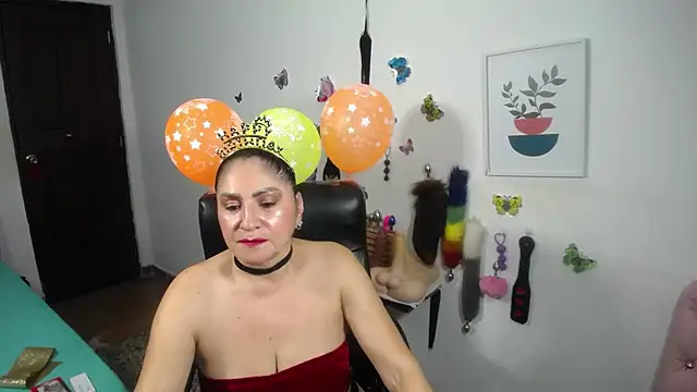 Snapshot of mature_bigboobs10 chatting on December 5, 4:11 am mature bigboobs10 online show from December 5, 4:11 am