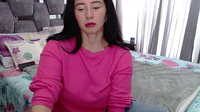 Snapshot of sara_hott_1 chatting on November 7, 8:46 pm sara hott 1 online show from November 7, 8:46 pm