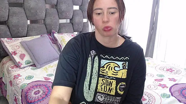 sara hott 1 online show from April 10, 8:16 pm