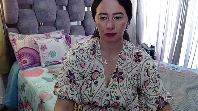 Snapshot of sara_hott_1 chatting on November 9, 3:05 pm sara hott 1 online show from November 9, 3:05 pm