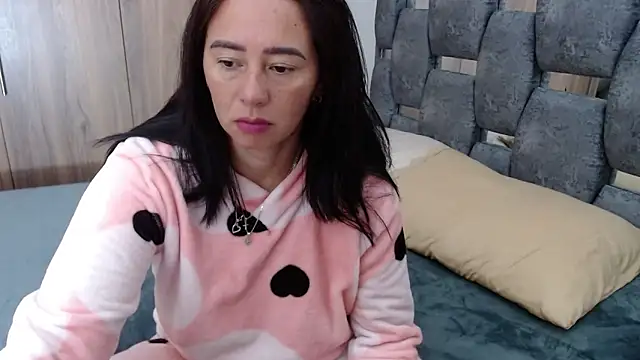 Snapshot of sara_hott_1 chatting on March 14, 12:29 pm sara hott 1 online show from March 14, 12:29 pm