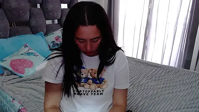 Snapshot of sara_hott_1 chatting on September 23, 8:38 pm sara hott 1 online show from September 23, 8:38 pm