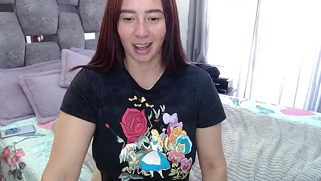 Snapshot of sara_hott_1 chatting on November 29, 1:22 pm sara hott 1 online show from November 29, 1:22 pm